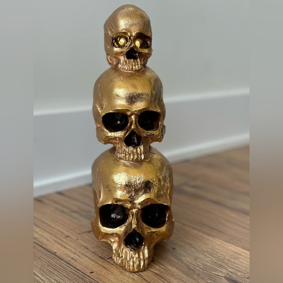 Gold Skull Trio Tower 🖤🖤🖤 Halloween Decor - Picture 2 of 4